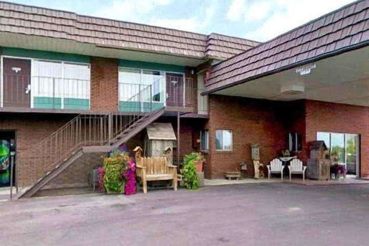 Hotel 4 of 21