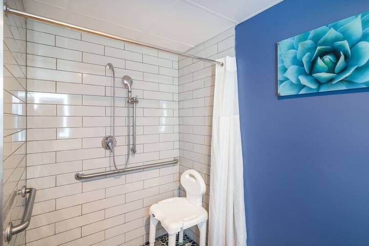 Room 16 of 33