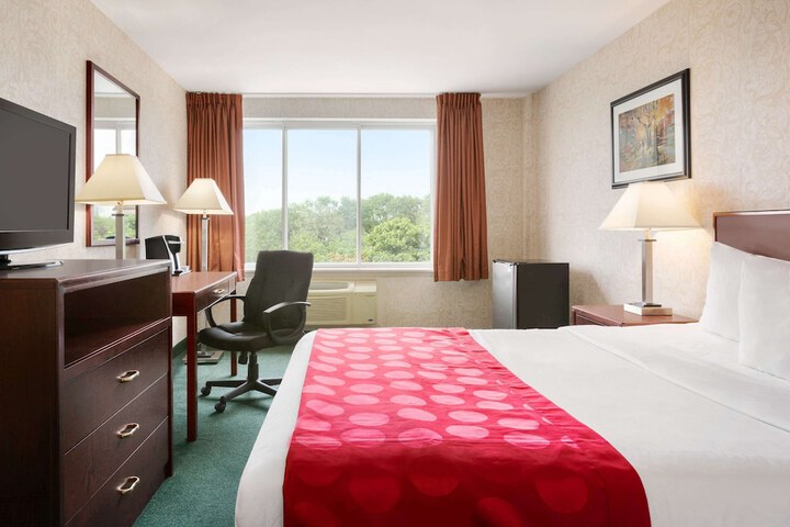 Room 34 of 46