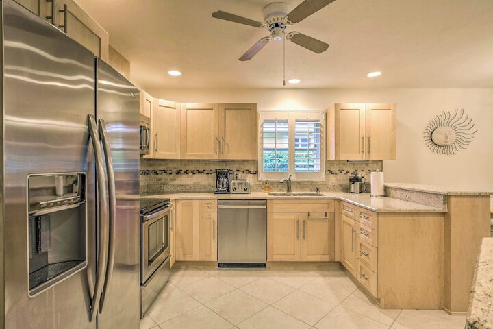 Spacious Naples Home 1 Mi to Vanderbilt Beach!