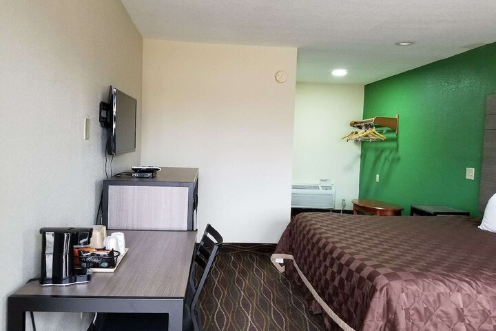 Room 9 of 21