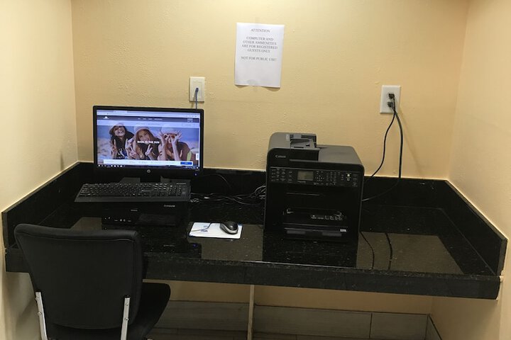 Business Center 44 of 44