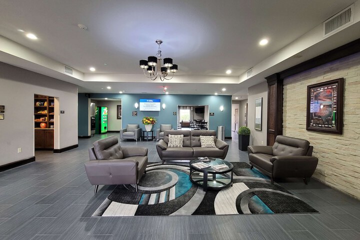 Best Western Plus Kenedy Inn