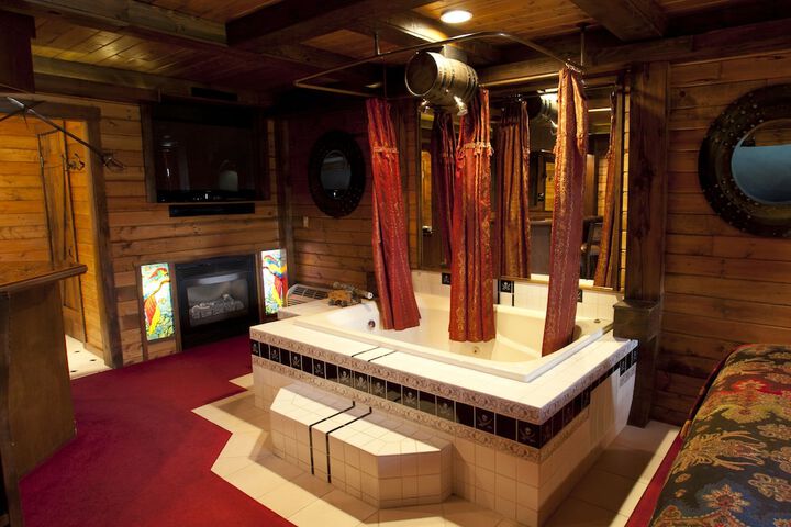Hot Tub 58 of 62