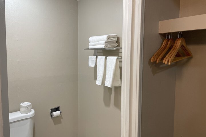 Room 43 of 62