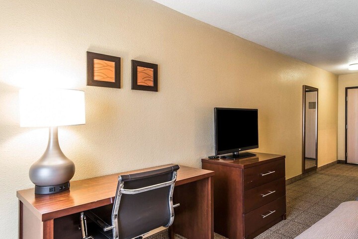 Room 12 of 25
