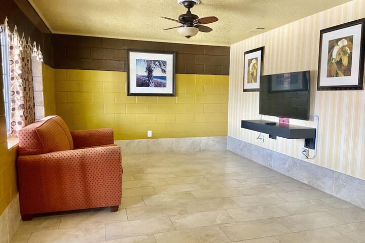 Room 15 of 28
