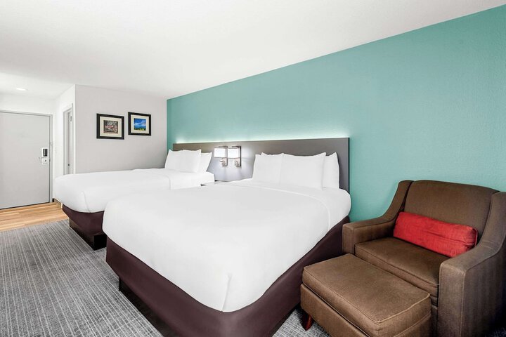Room 32 of 47