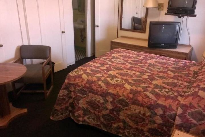 Room 17 of 37
