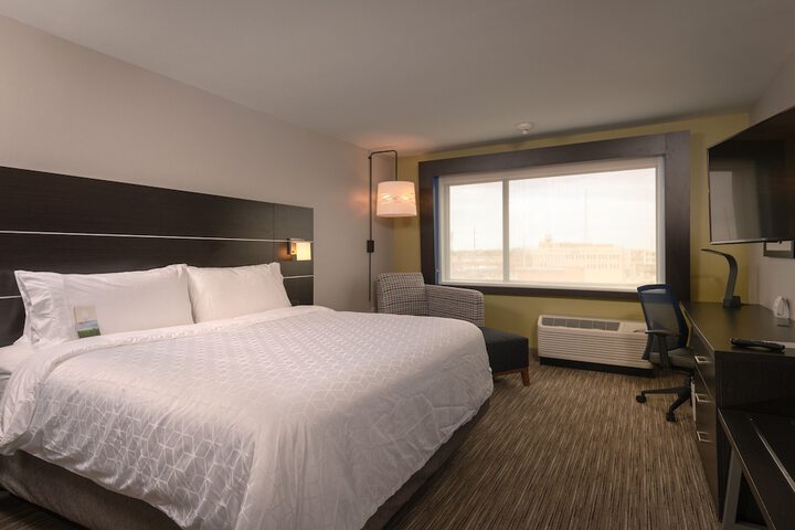 Room 6 of 28