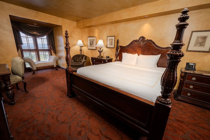 Chateau on the Lake Resort Spa and Convention Center