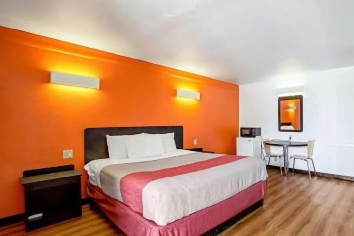 Room 6 of 6