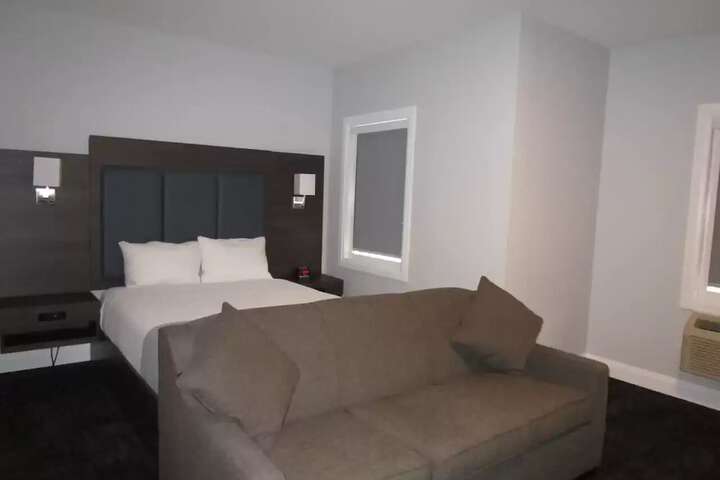 Room 17 of 19