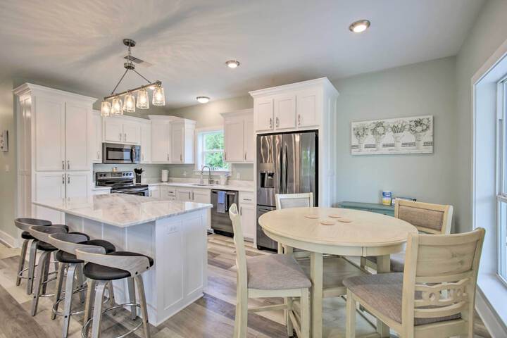 Modern Waveland Home w / Deck Walk to Beach!