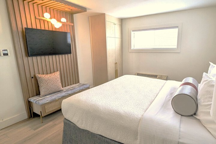 Room 38 of 61