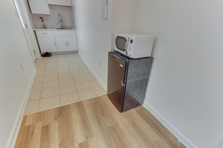 Cozy Inwood Apartment: History Hiking & Wine!
