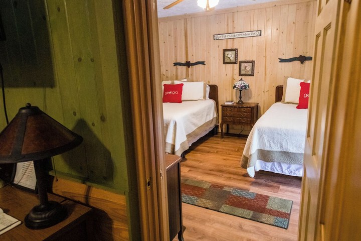 Mountain Aire Cottages Inn & Glamping