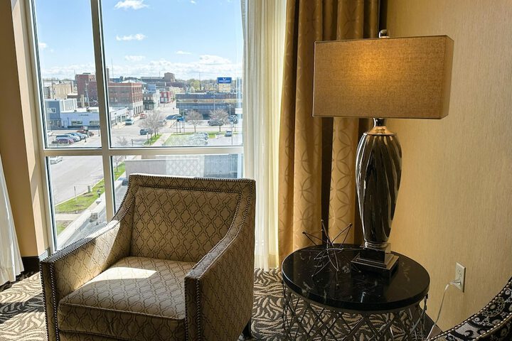 DoubleTree by Hilton Bay City - Riverfront