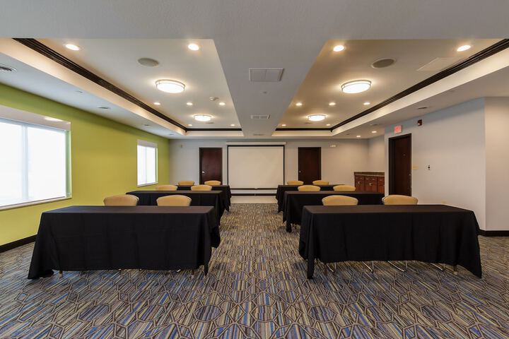 Holiday Inn Express Hotel & Suites South Bend by IHG