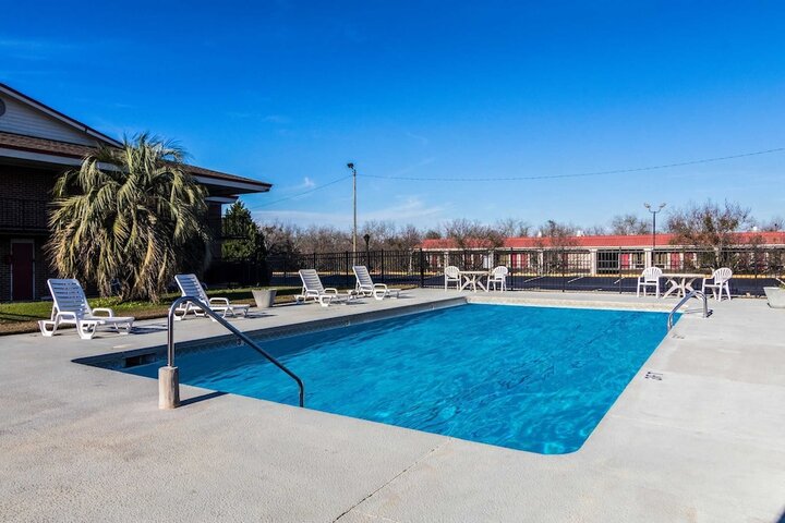 Pool 4 of 33