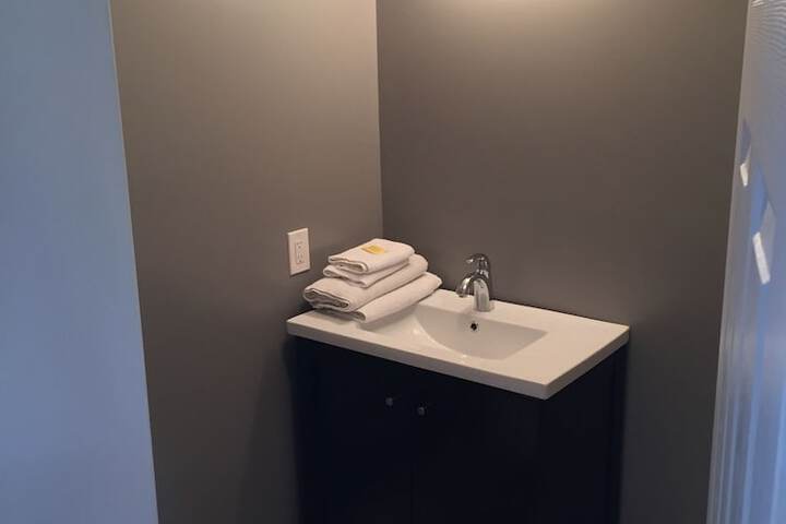 Room 21 of 34