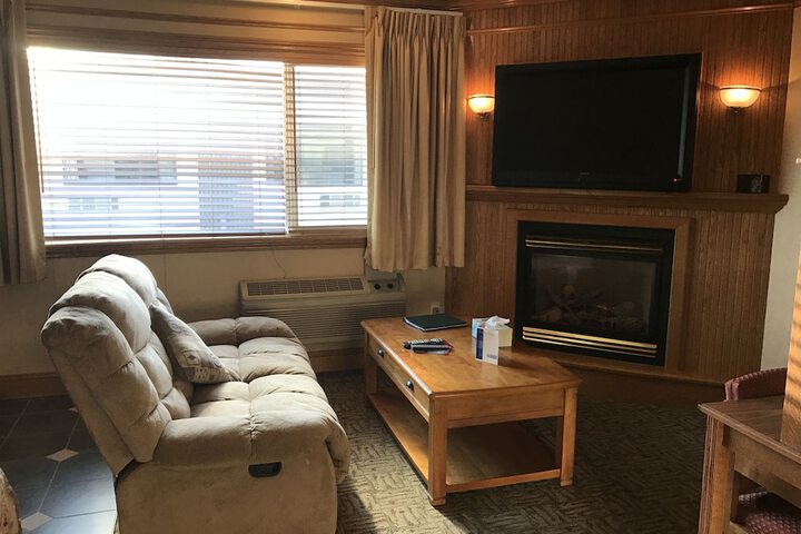 Room 11 of 24