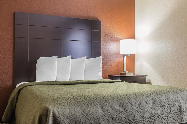 Room 11 of 28