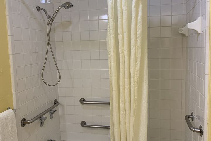 Relax Inn & Suites