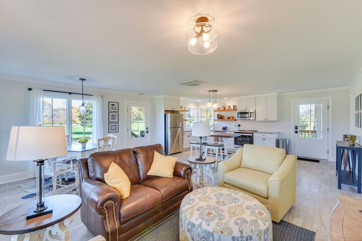 Modern Clarkesville Cottage w / Decks & Patio!