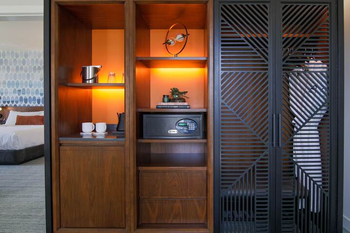 Room 16 of 40