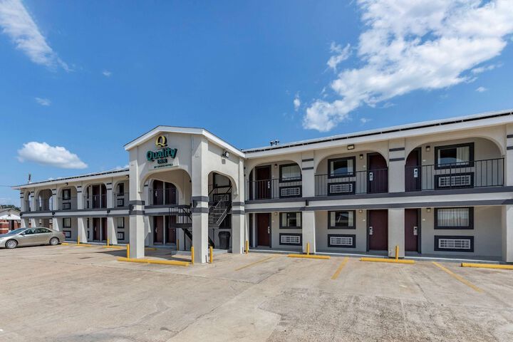 Hotel 7 of 42