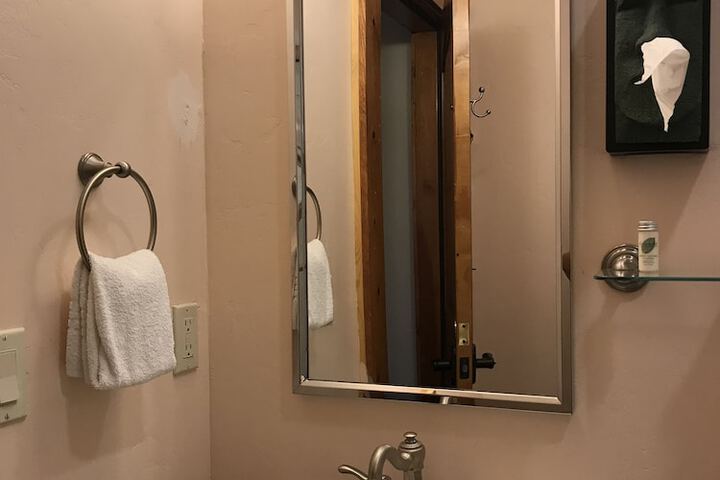 Room 25 of 65