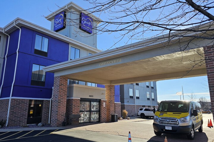 Sleep Inn & Suites Milwaukee Airport