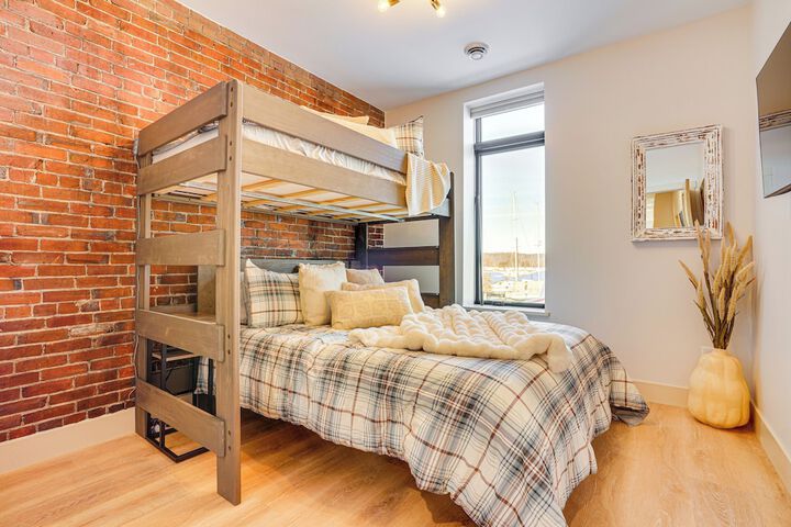 1 Block to Lake City Marina: Condo w / Rooftop Deck