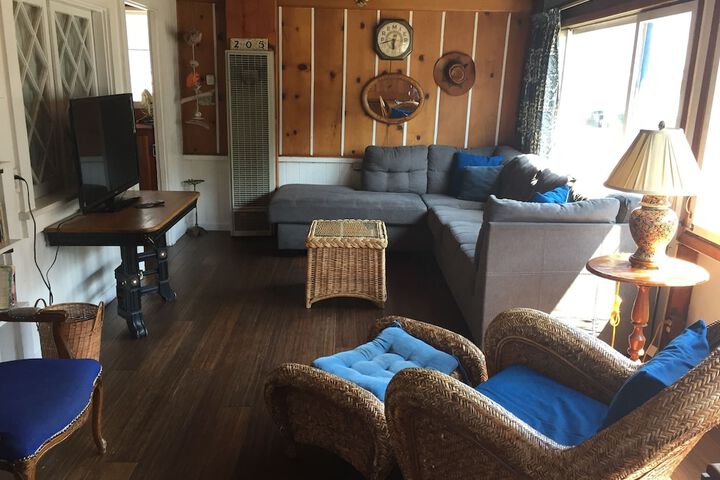 Room 105 of 162