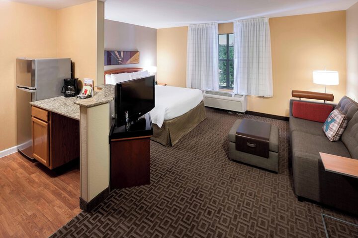 Room 17 of 37