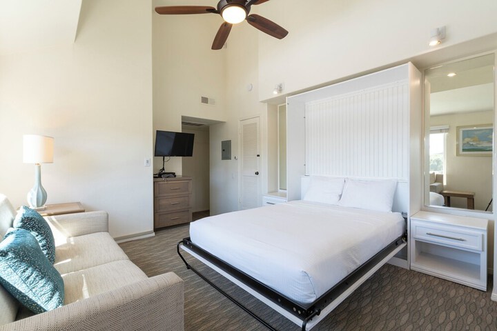 Wave Crest Resort