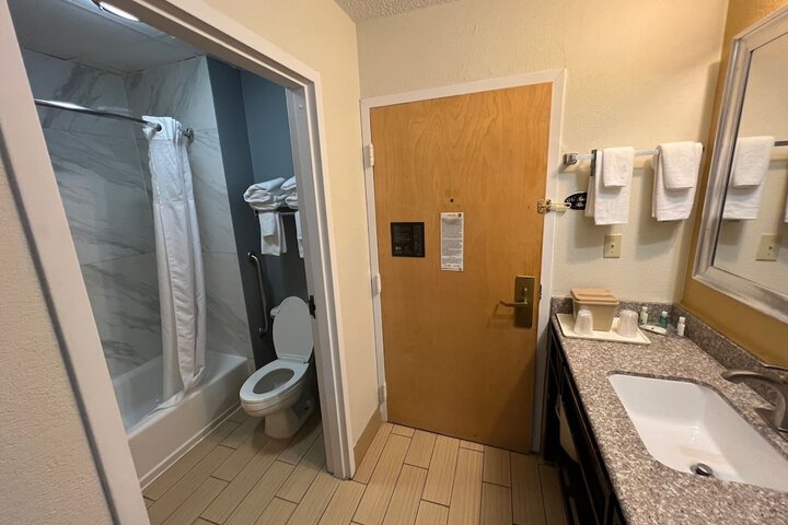 Room 28 of 44