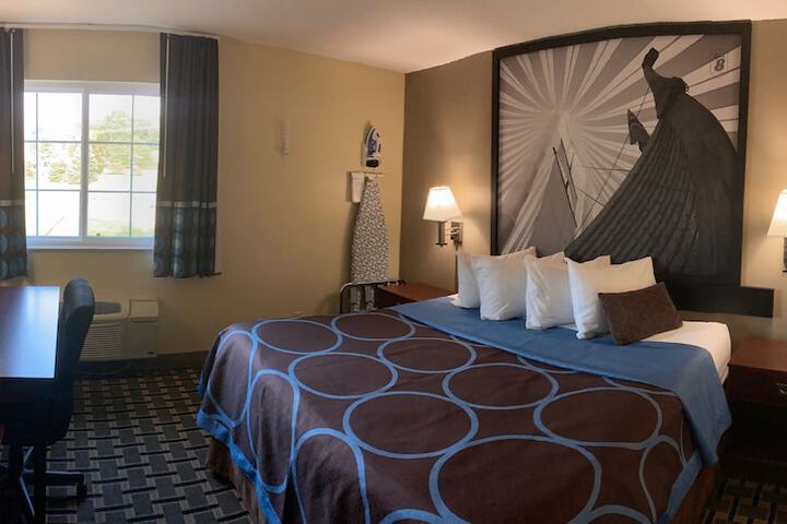 Super 8 by Wyndham Chisago City