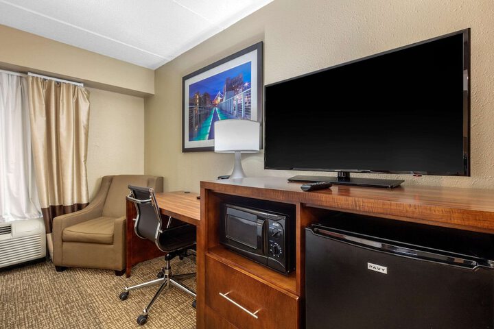 Room 13 of 30
