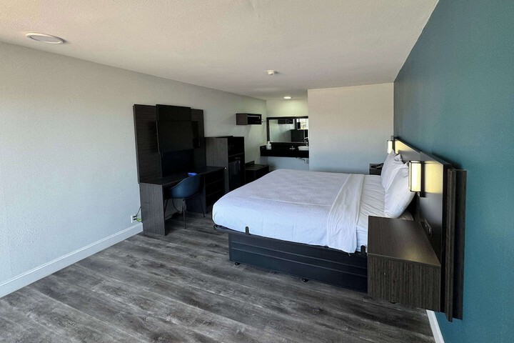 Room 12 of 13