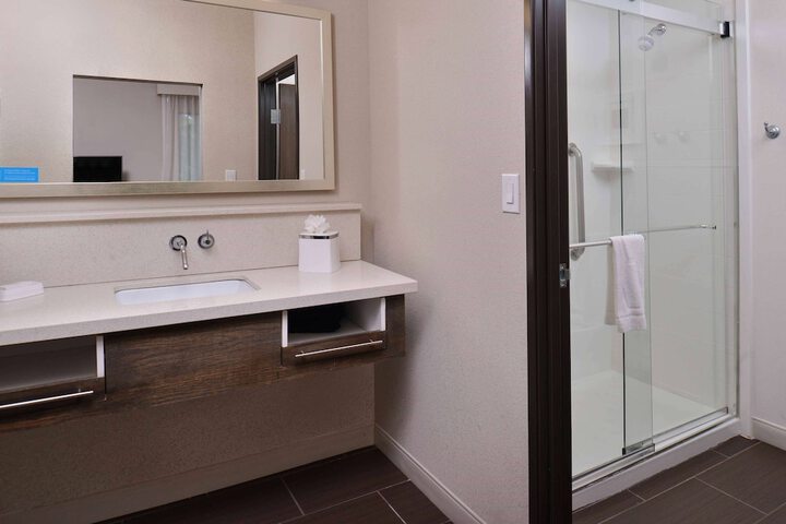 Hampton Inn & Suites Dallas Market Center
