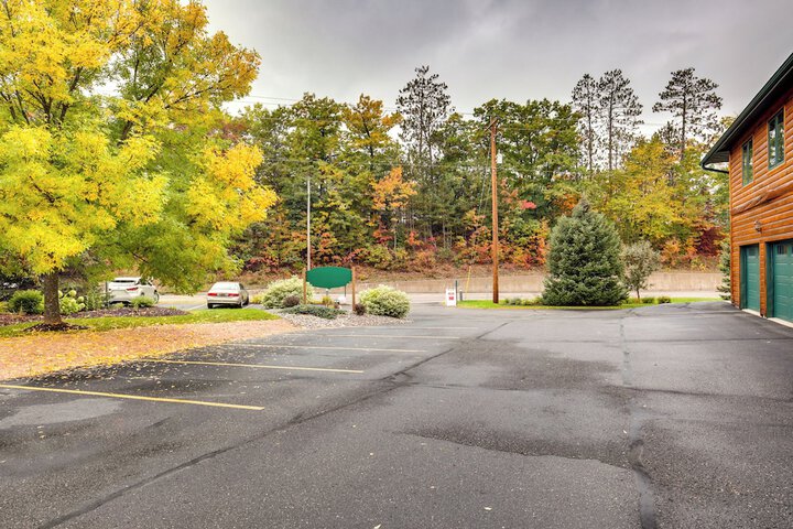 Lake Minocqua Condo w / Shared Fire Pit!