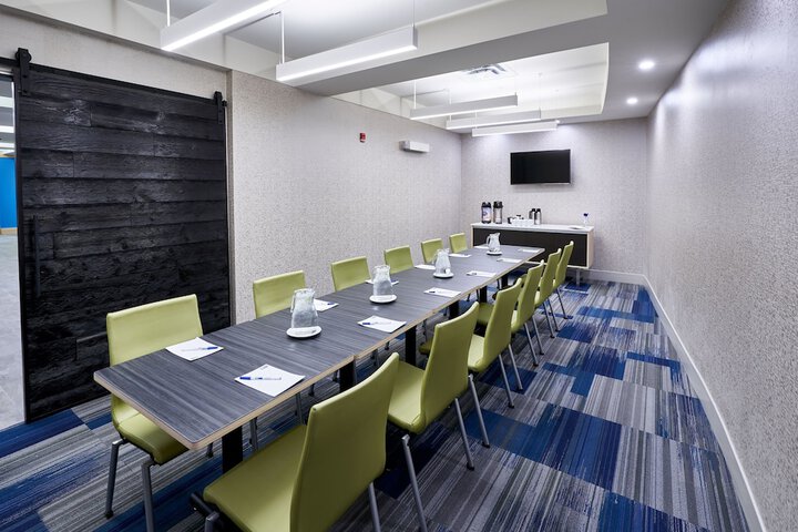 Holiday Inn Express Hotel & Suites Airport Dieppe by IHG
