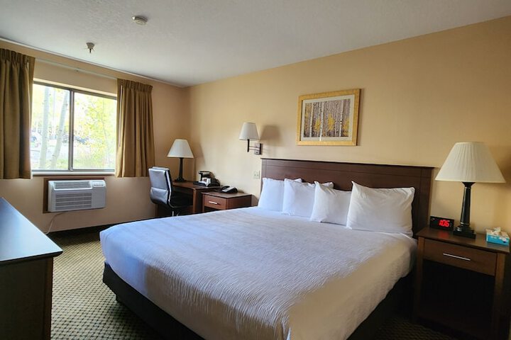 Luxury Inn & Suites