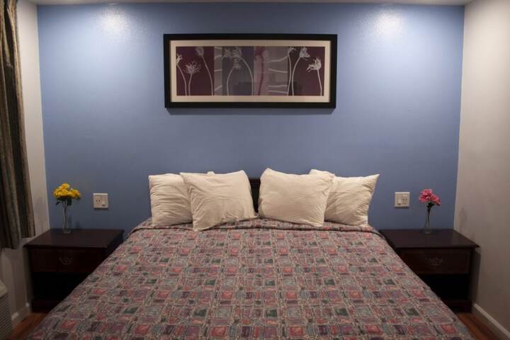 Room 9 of 16