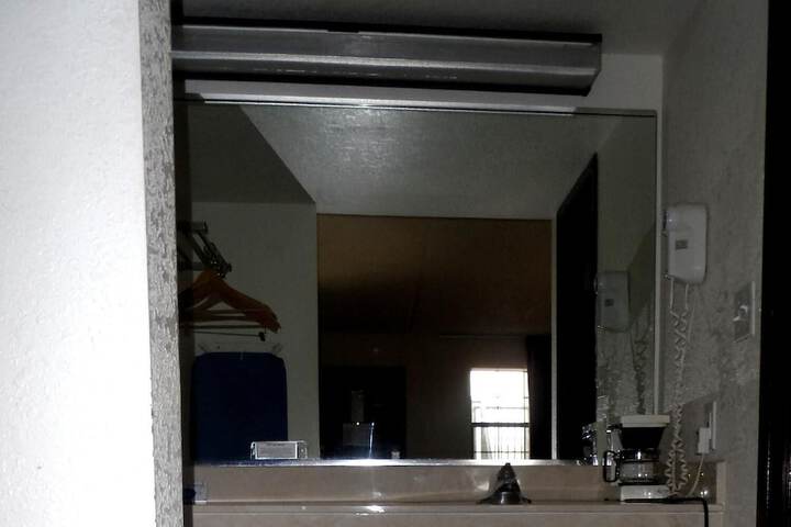 Room 21 of 27