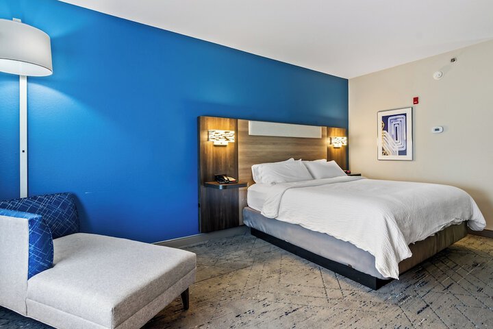 Room 52 of 79