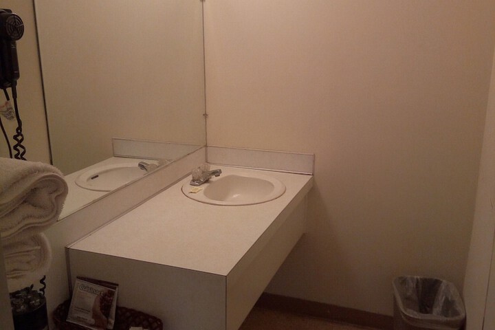 Room 32 of 37