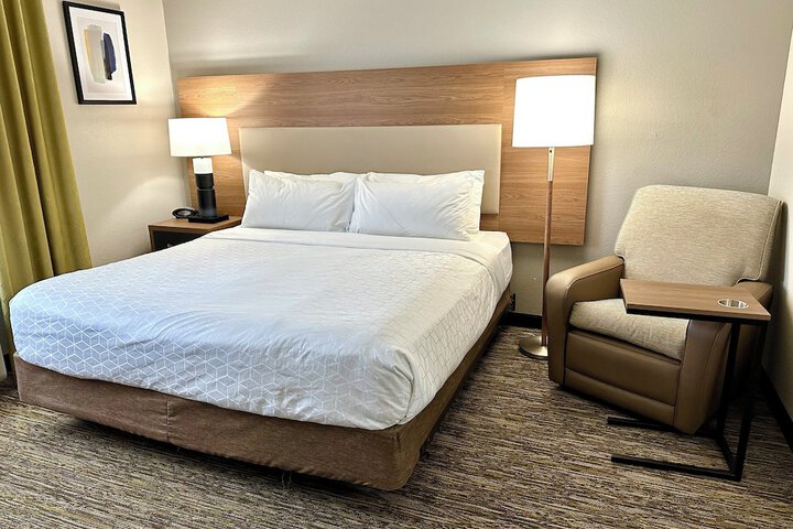 Room 13 of 32